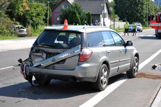 Dopravní nehoda na frekventované silnici na ulici Čs. armády omezila 2. srpna odpoledne provoz. Po srážce tří vozidel došlo k požáru jednoho z automobilů a nehoda si vyžádala také zranění.
FOTO: KRISTINA ČABLOVÁ