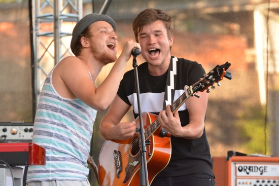 Koncertem slovenského zpěváka Martina Haricha končil projekt Někdo ven??? Na pódium si spontánně pozval z publika kolegu Voxela.
FOTO: D. MACHÁČEK