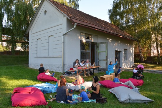 Minulý pátek se sympatizanti Purpury a jejího projektu Galerie Galaxie sešli na odpoledním pikniku v parku.
FOTO: DAVID MACHÁČEK