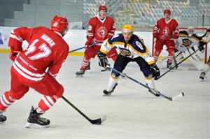 Kopřivničtí hokejisté si doma zahráli proti třineckým juniorům, kteří pod vedením Václava Varadi měli v Kopřivnici týdenní soustředění.
FOTO: KRISTINA ČABLOVÁ