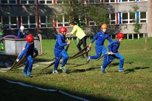 Družstvo mladších žáků Kopřivnice v soutěži, kterou pořádal místní sbor dobrovolných hasičů, obsadilo v požárním útoku druhou příčku.
FOTO: DANA HOĎÁKOVÁ
