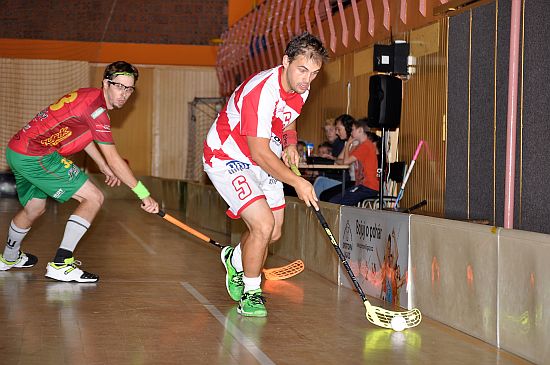 Tomáš Sladkovský (č. 5) přispěl k výhře kopřivnického celku nad Horní Suchou jednou brankou a dvěma asistencemi.
FOTO: KRISTINA ČABLOVÁ
