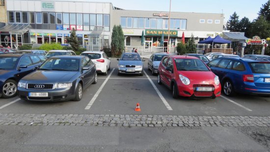Na parkovišti před hotelem Tatra došlo dopoledne 22. září k poškození zaparkovaného vozidla zn. Audi. Policie hledá svědky k podání bližších informací.
FOTO: PČR
