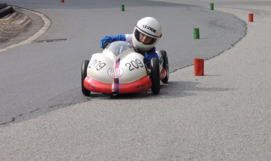 Jakub Procházka (A.MARK TATRA TEAM Kopřivnice) vybojoval v Adamově na závěr své premiérové sezony v kategorii M2 dvě vítězství.
FOTO: JIŘÍ PROCHÁZKA ST.