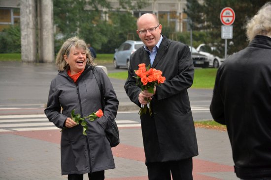 Minulé úterý se v centru Kopřivnice objevil premiér Bohuslav Sobotka. Jeho návštěva byla součástí předvolební kampaně. Jaroslavu Dvořákovi ale nepomohla.
FOTO: D MACHÁČEK