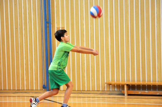 Ondřej Kundel byl sice nejmenším hráčem kopřivnického družstva mladších žáků, ale herně na palubovce pořádně vyčníval.
FOTO: KRISTINA ČABLOVÁ