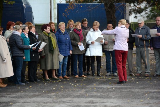 Součástí krátké oslavy dne republiky u pomníku T. G. M. bylo tradičně i vystoupení Pěveckého sdružení Kopřivnice.
FOTO: DAVID MACHÁČEK