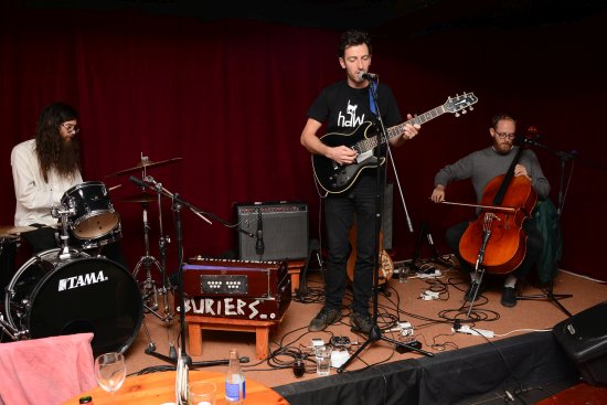 Kopřivnice byla v neděli nejmenším městem, ve kterém se britská kapela Buriers zastavila během svého aktuálního evropského turné.
FOTO: DAVID MACHÁČEK