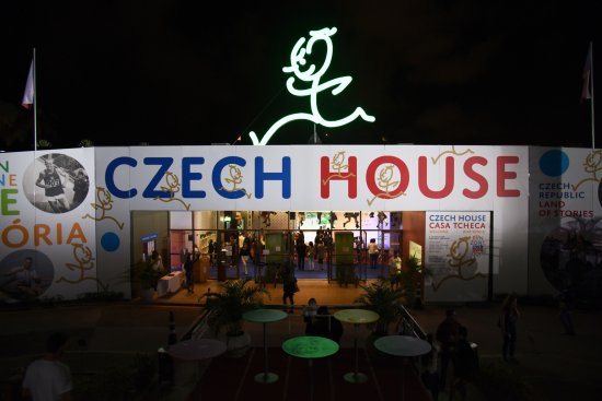 Neonová postavička běžícího Emila Zátopka, která v době olympiády zdobila český dům v Riu, by měla natrvalo zakotvit v Kopřivnici.
FOTO: VISIT.RIO