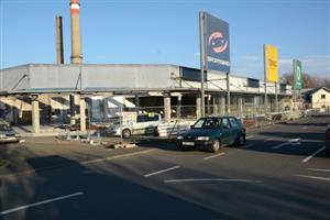 Rekonstrukce vyhořelého obchodního centra na Štefánikově ulici se potáhne celou zimu. Znovuotevření proběhne pravděpodobně v květnu.
FOTO: DAVID MACHÁČEK