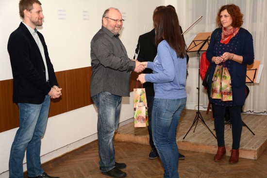 Premiérová fotografická soutěž Katolické besedy přilákala víc než dvě desítky amatérských tvůrců. Na vernisáži výstavy porotci ocenili nejlepší z nich.
FOTO: DAVID MACHÁČEK