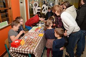 Akce v prostorách ZŠ 17. listopadu spojovala vánoční jarmark se dnem otevřených dveří.
FOTO: DAVID MACHÁČEK
