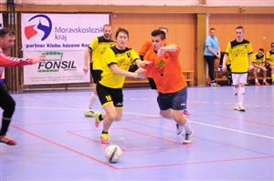 Zdeněk Konečník (č. 10) slavil nejen výhru s týmem 1.FC Bari, ale rovněž zisk trofeje za nejlepšího střelce turnaje (11 branek).
FOTO: KRISTINA ČABLOVÁ