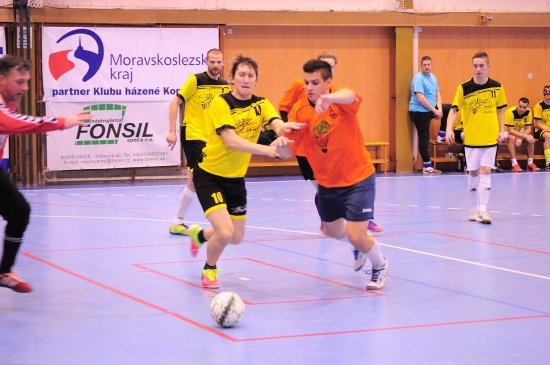 Zdeněk Konečník (č. 10) slavil nejen výhru s týmem 1.FC Bari, ale rovněž zisk trofeje za nejlepšího střelce turnaje (11 branek).
FOTO: KRISTINA ČABLOVÁ