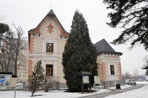 Historická vila doktora Bönische delší dobu bez využití chátrala. Poté, co byla privatizována, prošla rekonstrukcí a nyní se opět stává společenským centrem.
FOTO: D. MACHÁČEK