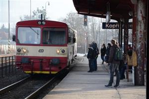 Motoráky by už do pěti let na trati mezi Studénkou a Štramberkem mohly nahradit elektrické soupravy. Cesta z Kopřivnice do Ostravy-Svinova by se po modernizaci mohla zkrátit o víc jak 15 minut.
FOTO: DAVID MACHÁČEK