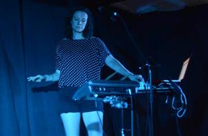 Americká zpěvačka a skladatelka Aby Wolf se vrací do kopřivnické Mandaly. Koncertovat v ní bude v neděli večer společně s kapelou Leto.
FOTO: DAVID MACHÁČEK