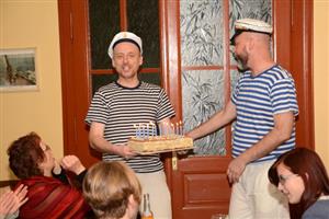 Na oslavě 15 let existence spolku Máš čas? nechyběl ani narozeninový dort či vzpomínání na akce, které jeho členové uspořádali. 
FOTO: DAVID MACHÁČEK