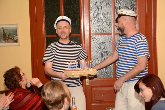 Na oslavě 15 let existence spolku Máš čas? nechyběl ani narozeninový dort či vzpomínání na akce, které jeho členové uspořádali. 
FOTO: DAVID MACHÁČEK