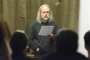 Ostravský básník Petr Hruška byl jedním z trojice literátů, kteří připravili autorské čtení pro návštěvníky Vily Machů.
FOTO: DAVID MACHÁČEK