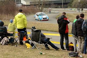 V sobotu 8 000 a v neděli dalších 7 000 diváků přilákaly na tatrovácký zkušební polygon rychlostní zkoušky 36. ročníku JANČA - Valašské rally. Jejím vítězem se stal suverénní Jan Kopecký z továrního týmu Škody.
FOTO: DAVID MACHÁČEK