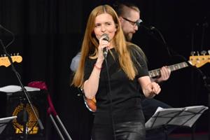 Zpěvačka Lenka Nová představila při svém koncertě v kulturním domě své aktuální sólové album Čtyřicítka.
FOTO: DAVID MACHÁČEK