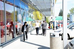 Přesně před týdnem se po necelých osmi měsících od ničivého požáru otevřelo obchodní centrum na ulici Štefánikově. Příčinu požáru policie stále nevyšetřila.
FOTO: D. MACHÁČEK
