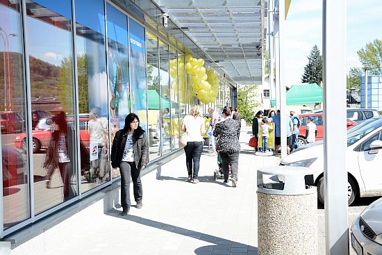 Přesně před týdnem se po necelých osmi měsících od ničivého požáru otevřelo obchodní centrum na ulici Štefánikově. Příčinu požáru policie stále nevyšetřila.
FOTO: D. MACHÁČEK
