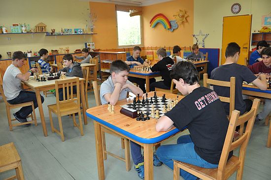 Velkou cenu Kopřivnice v šachu vyhrál Marek Štefaník a celkově se tohoto přeboru škol zúčastnilo 28 žáků místních základních škol a gymnázia Příbor.
FOTO: KRISTINA ČABLOVÁ
