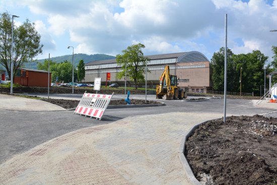 Nově vybudované parkoviště vedle polikliniky zahájí provoz v pondělí 12. června. Předtím na něm proběhne slavnostní otevření s programem pro veřejnost.
FOTO: DANA HOĎÁKOVÁ