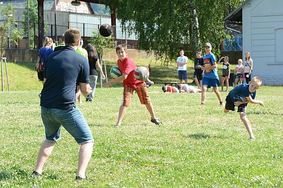První prázdninový čtvrtek se rozjel seriál Někdo ven??? Mladí Kopřivničané měli možnost otestovat hned několik aktivit.
FOTO: DAVID MACHÁČEK
