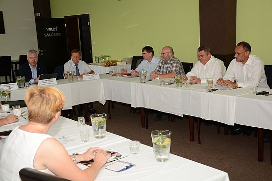 V závěru června se v Kopřivnici uskutečnila snídaně s podnikateli. Akce, kterou uspořádala Agentura pro regionální rozvoj, měla za cíl informovat o aktivitách kraje v oblasti podpory podnikání a rovněž zmapovat jejich potřeby.
FOTO: DAVID MACHÁČEK
