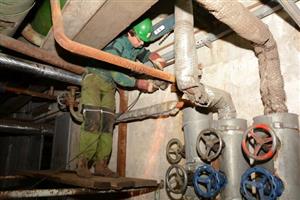 V rámci letní odstávky byla v prostorách teplárny společnosti Komterm prováděna plánovaná údržba i opravy drobnějších havárií, které se vyskytly v průběhu roku. 
FOTO: D. MACHÁČEK