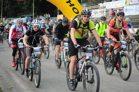 Na start XX. ročníku Drtiče se postavilo 690 bikerů a díky příznivému počasí jich téměř polovina dorazila do cíle s plným počtem kontrol.
FOTO: KRISTINA ČABLOVÁ