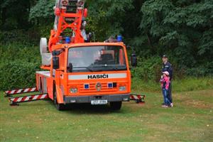 Na letním odpoledni, které pořádali drnholečtí hasiči u příležitosti oslav založení sboru, si zájemci mohli prohlédnout zásahovou techniku.
FOTO: DANA HOĎÁKOVÁ