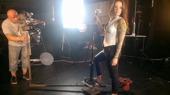 Natáčení záběrů pro připravovaný videoklip Lo Hrůzové a LoGarytmů proběhlo v červenci na půdě kopřivnického kulturního domu.
FOTO: JAN SZABÓ