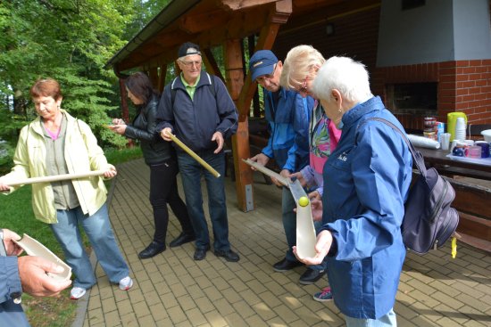 Outodoorové dopoledne, které se konalo 6. září v areálu Vanaivanu, se seniorům líbilo. Skauti pro ně připravili několik aktivit na paměť, logiku i spolupráci v týmu.
FOTO: DANA HOĎÁKOVÁ