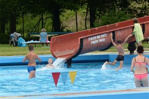 Letošní sezona na koupališti patřila k těm slabším nejen díky opožděnému zahájení provozu, ale i nestálému červencovému počasí.
FOTO: DAVID MACHÁČEK