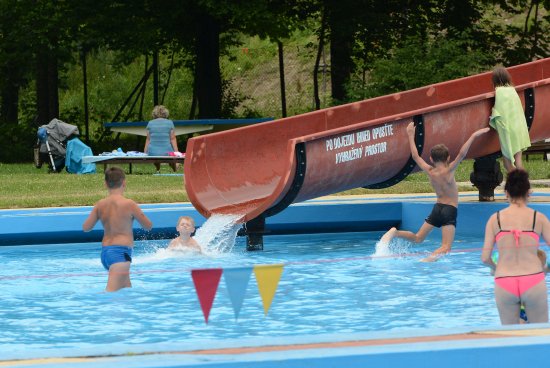 Letošní sezona na koupališti patřila k těm slabším nejen díky opožděnému zahájení provozu, ale i nestálému červencovému počasí.
FOTO: DAVID MACHÁČEK