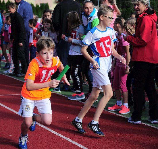 V rámci Týdne mobility zápolily školy ve štafetovém závodě Zátopkova pětka a desítka.
FOTO: K. ČABLOVÁ