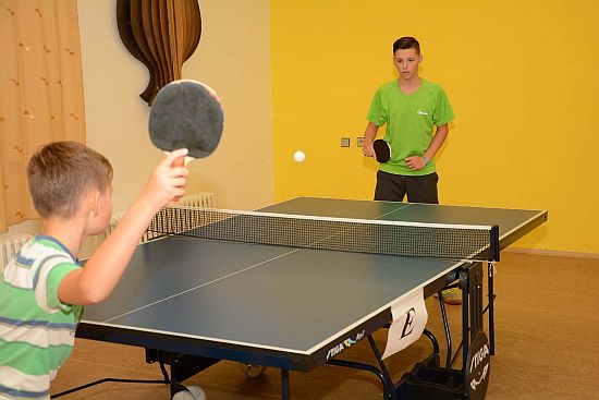 Třetí ročník podzimního pingpongového turnaje ve Vlčovicích lákal k hracím stolům nejen dospělé stolní tenisty, ale i děti.
FOTO: DAVID MACHÁČEK
