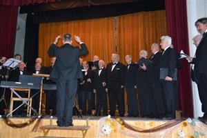 Mužský pěvecký sbor Vítkovice byl minulou sobotu jedním z hostů jednadvacátého ročníku Přehlídky pěveckých sborů v Katolickém domě v Kopřivnici.
FOTO: DANA HOĎÁKOVÁ