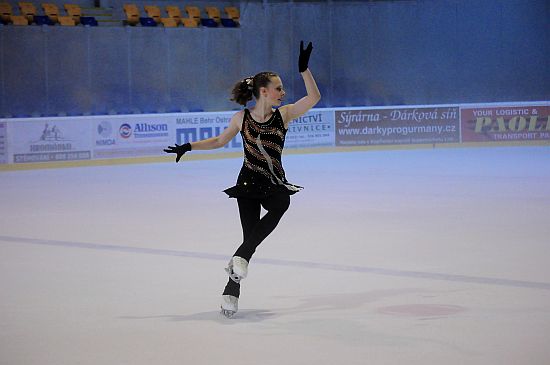 Klára Štěpánová (FSC Kopřivnice) vyhrála na domácím ledě kategorii juniorek, ale její příprava směřuje na závody s evropskou konkurencí.
FOTO: KRISTINA ČABLOVÁ
