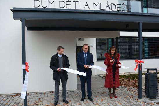Dům dětí a mládeže se po rekonstrukci, která probíhala od června do září, minulý týden dočkal i slavnostního přestřižení pásky.
FOTO: DAVID MACHÁČEK