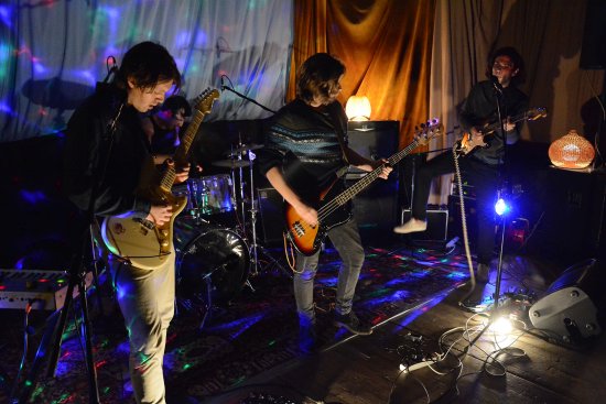 Výborný zvuk a příjemnou atmosféru 4. ročníku Piper Records Night si minulý pátek v Katolickém domě vychutnalo víc než 120 milovníků hudební alternativy.
FOTO: DAVID MACHÁČEK