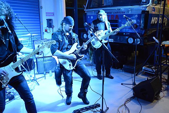 Přímo mezi tatrovkami zněla minulý pátek třeba i rocková muzika. Regionální muzeum Kopřivnice slavilo 20. výročí založení.
FOTO: DAVID MACHÁČEK
