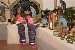 Tradiční výstava betlémů v Katolickém domě v Kopřivnici nabídla návštěvníkům víc než sedm desítek exponátů. Kromě tradičních betlémů ze dřeva, papíru nebo perníků byly k vidění i jesličky z netradičních materiálů.
FOTO: DAVID MACHÁČEK
