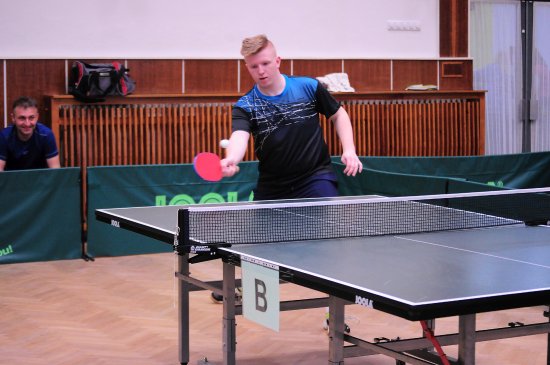 Zdeněk Jáchym vyhrál Novoroční turnaj potřetí v řadě a z rukou starosty města Kopřivnice Miroslava Kopečného převzal pohár do trvalého vlastnictví.
FOTO: KRISTINA ČABLOVÁ