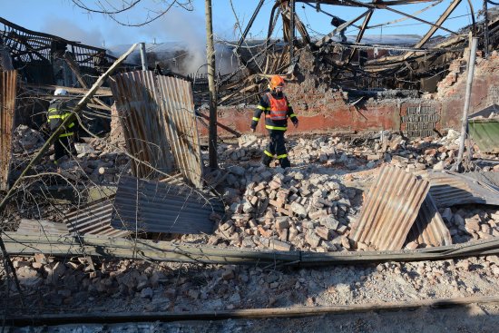 Nejnáročnějším zásahem loňského roku byla pro místní hasiče likvidace rozsáhlého požáru průmyslových hal nedaleko centra města.
FOTO: DAVID MACHÁČEK