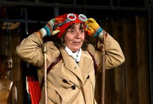 Bára Hrzánová v hlavní roli inscenace Hrdý Budžes znovu nadchla Kulturní dům v Kopřivnici.
FOTO: DAVID MACHÁČEK